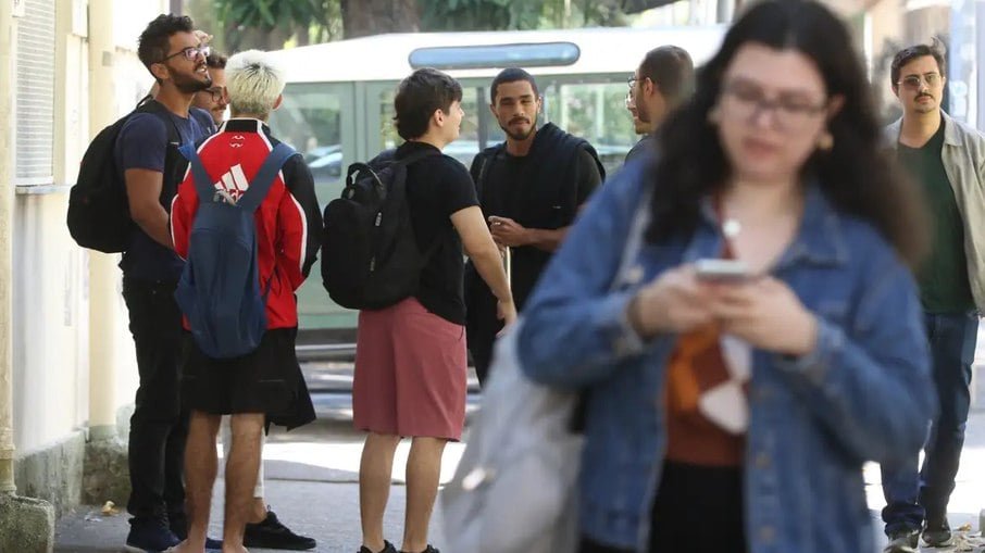 Quase 10 milhões de jovens sem ensino básico estão fora da escola