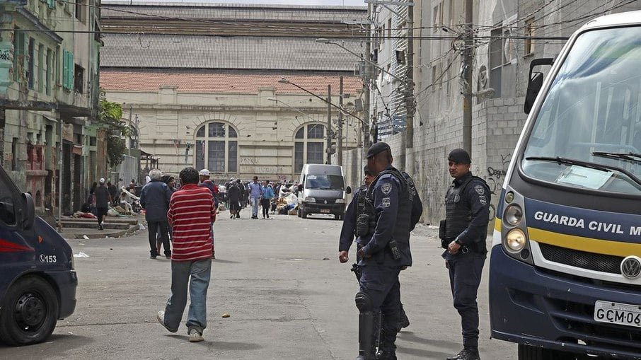 GCM, Polícia Militar e Polícia Civil de SP realizam operação na Cracolândia